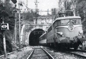 Train rapide 4 000 - tunnel de La Négresse