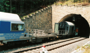 La rame photoprofil relève les obstacles longs, notamment dans les tunnels. © Jacques TRENAUX/Direction de l’Ingénierie