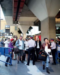 Contrôle à l’embarquement en gare de Marseille-Charles. © SNCF PACA