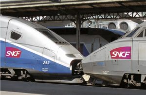Un couplage de TGV. Une UM Duplex 242 pour Chambéry et un TGV R 4503 pour Milan. © Marc CARÉMANTRANT / PHOTORAIL