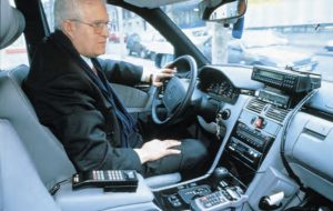 Un taxi de la compagnie parisienne G 7 déjà équipé du système de localisation GPS. © T. Markow/Sygma